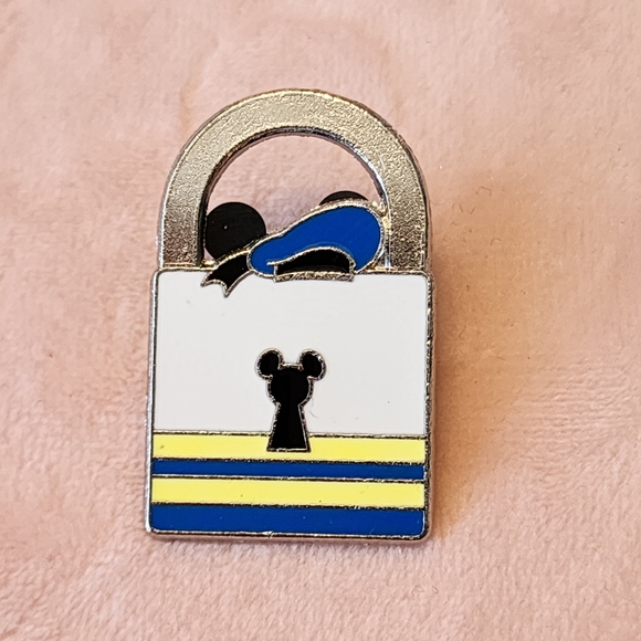 Limited Release Uncommon Disney Lock Pin Set of 2 Donald and Goofy - Picture 4 of 5